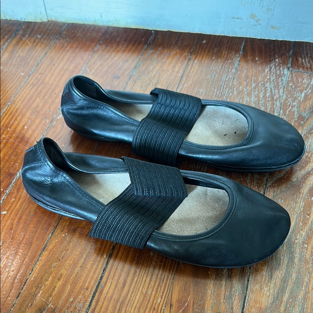 Camper Women’s Right Black Ballerinas - size 40